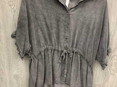 TOP SHORT SLEEVE SIZE SMALL BY L LOVE For Sale