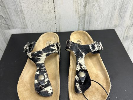 Sandals Flats By Clothes Mentor  Size: 7 For Sale